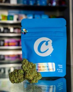 Read more about the article Best Way to Enjoy Cookies Cannabis. Edibles or Smoking?